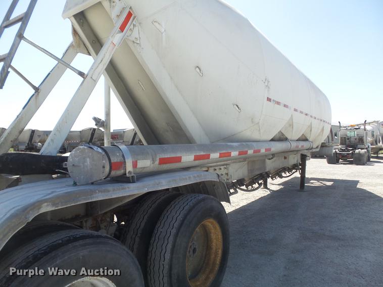 image for item DC7334 1994 Fruehauf HAR-F2-J1525X4 pneumatic dry bulk tank trailer