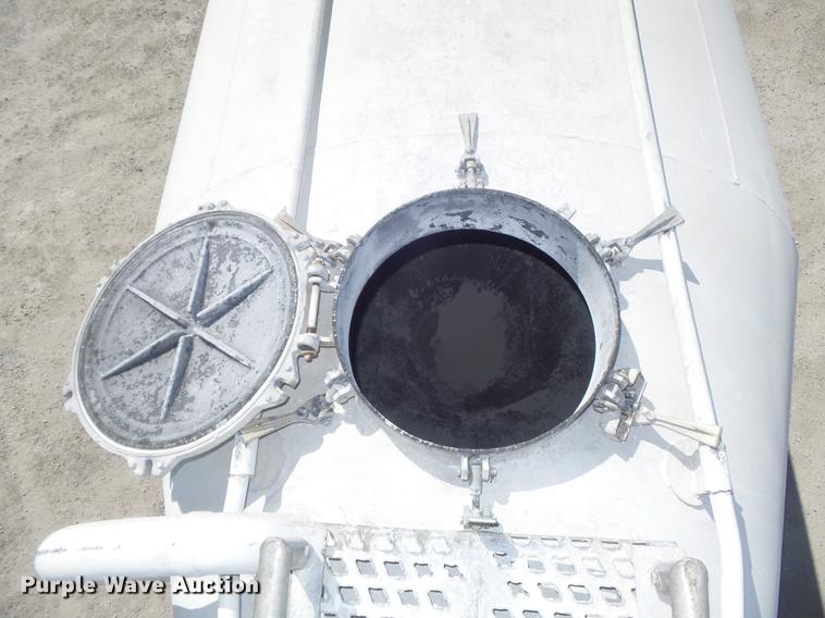 image for item DC7334 1994 Fruehauf HAR-F2-J1525X4 pneumatic dry bulk tank trailer