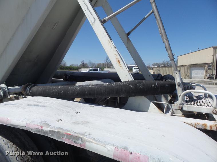 image for item DC7334 1994 Fruehauf HAR-F2-J1525X4 pneumatic dry bulk tank trailer