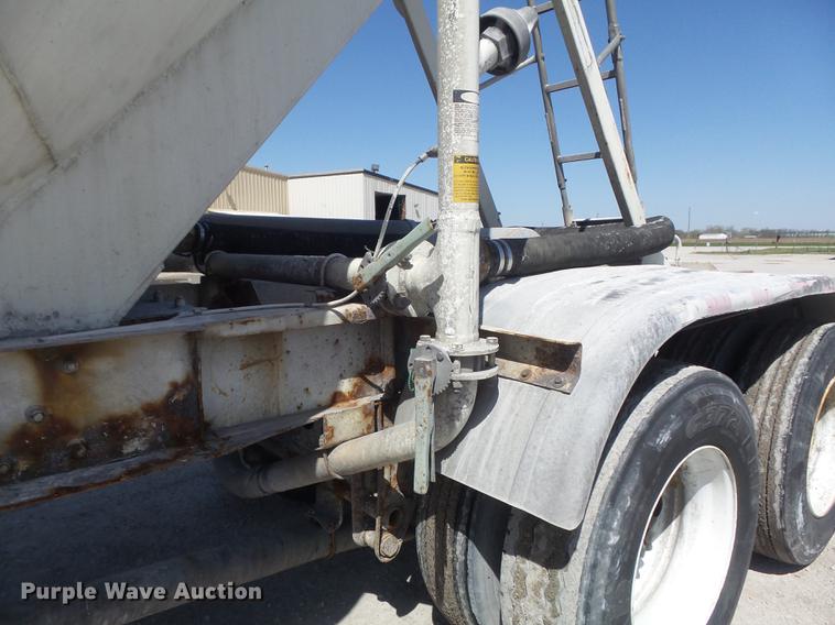 image for item DC7334 1994 Fruehauf HAR-F2-J1525X4 pneumatic dry bulk tank trailer