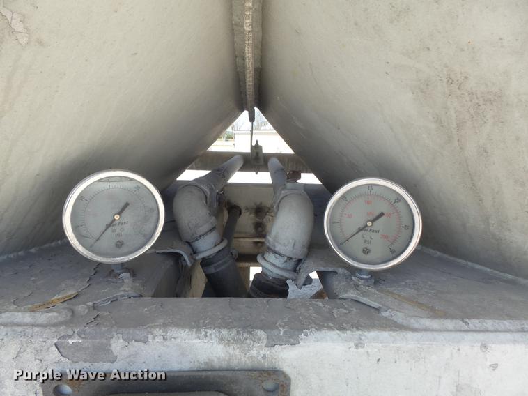 image for item DC7334 1994 Fruehauf HAR-F2-J1525X4 pneumatic dry bulk tank trailer