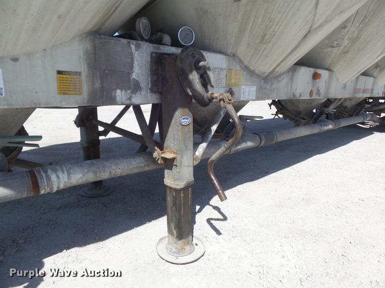 image for item DC7334 1994 Fruehauf HAR-F2-J1525X4 pneumatic dry bulk tank trailer
