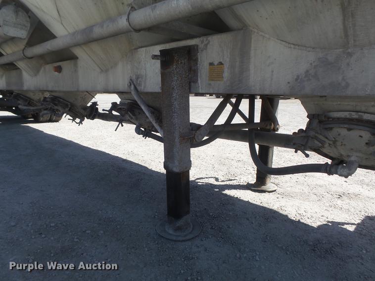 image for item DC7334 1994 Fruehauf HAR-F2-J1525X4 pneumatic dry bulk tank trailer