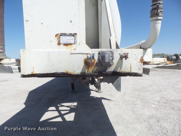 image for item DC7334 1994 Fruehauf HAR-F2-J1525X4 pneumatic dry bulk tank trailer