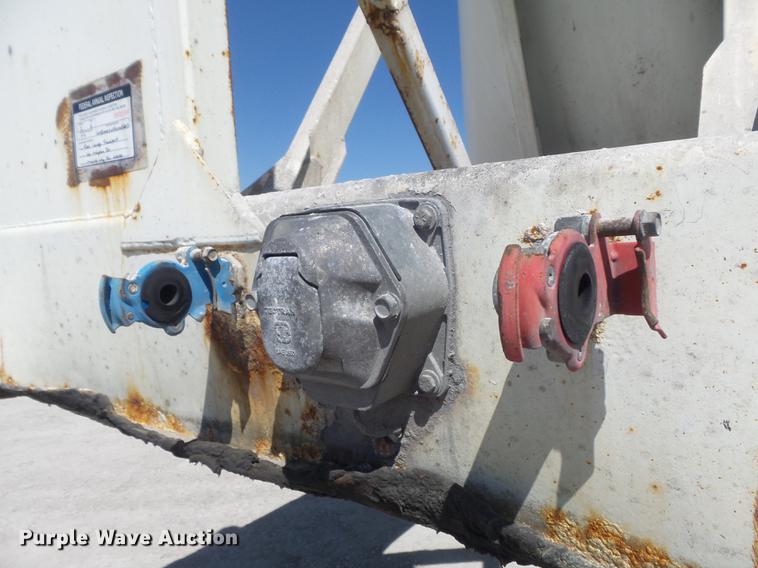 image for item DC7334 1994 Fruehauf HAR-F2-J1525X4 pneumatic dry bulk tank trailer