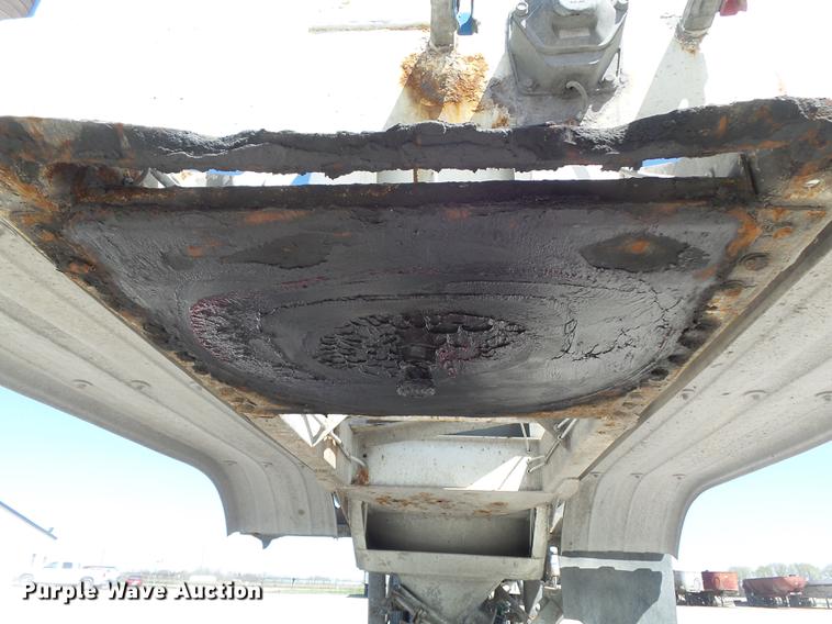 image for item DC7334 1994 Fruehauf HAR-F2-J1525X4 pneumatic dry bulk tank trailer