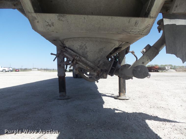 image for item DC7334 1994 Fruehauf HAR-F2-J1525X4 pneumatic dry bulk tank trailer