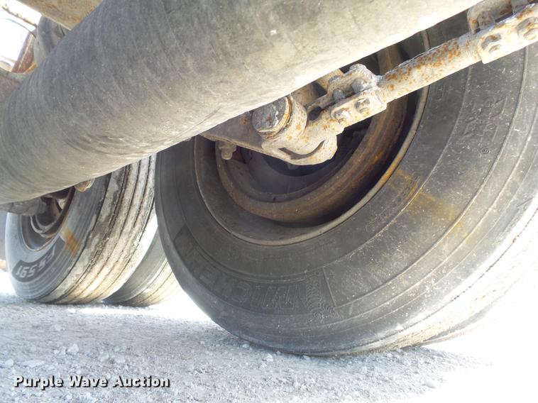 image for item DC7334 1994 Fruehauf HAR-F2-J1525X4 pneumatic dry bulk tank trailer