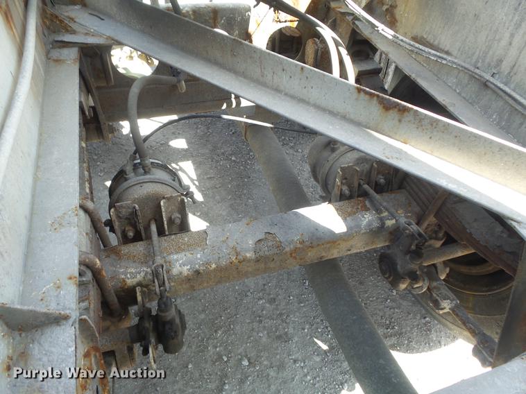 image for item DC7334 1994 Fruehauf HAR-F2-J1525X4 pneumatic dry bulk tank trailer