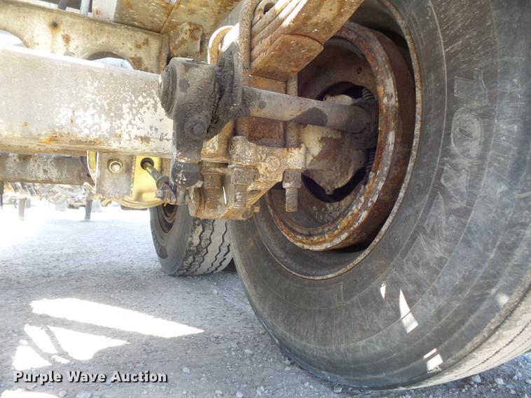 image for item DC7334 1994 Fruehauf HAR-F2-J1525X4 pneumatic dry bulk tank trailer