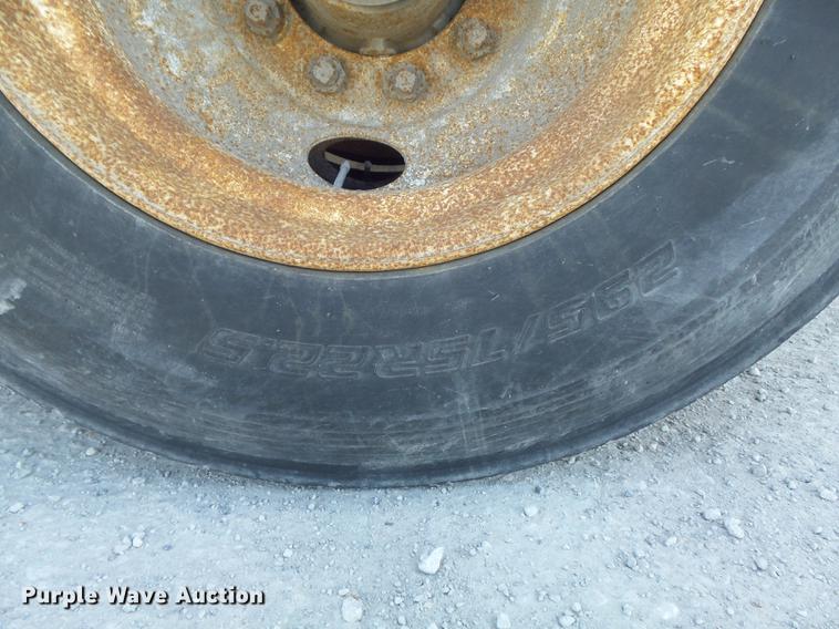 image for item DC7334 1994 Fruehauf HAR-F2-J1525X4 pneumatic dry bulk tank trailer