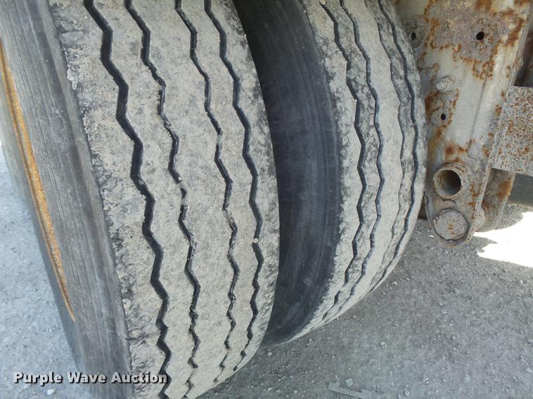 image for item DC7334 1994 Fruehauf HAR-F2-J1525X4 pneumatic dry bulk tank trailer