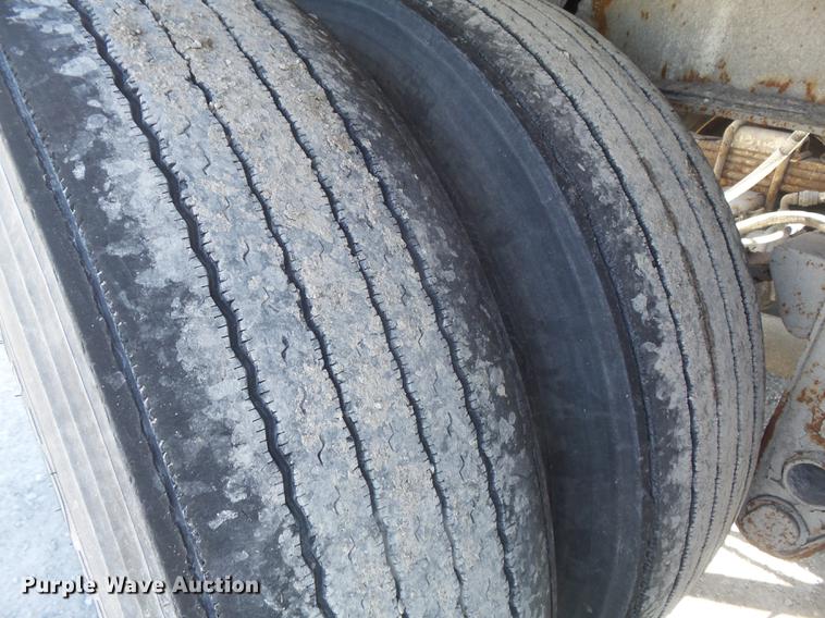 image for item DC7334 1994 Fruehauf HAR-F2-J1525X4 pneumatic dry bulk tank trailer