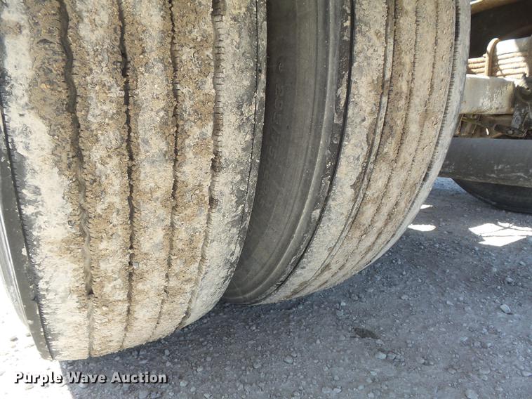 image for item DC7334 1994 Fruehauf HAR-F2-J1525X4 pneumatic dry bulk tank trailer