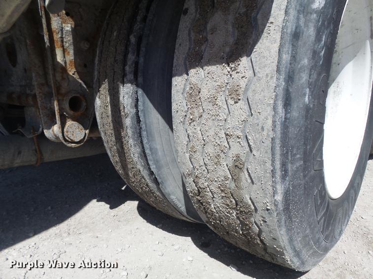 image for item DC7334 1994 Fruehauf HAR-F2-J1525X4 pneumatic dry bulk tank trailer