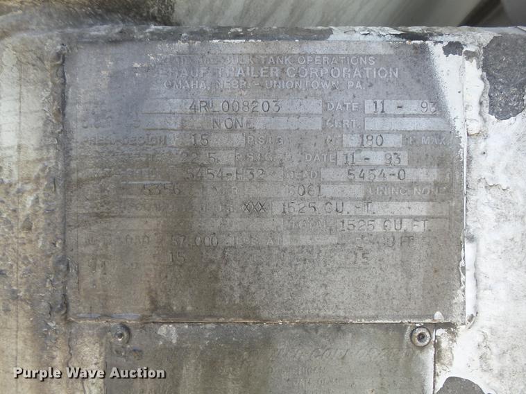 image for item DC7334 1994 Fruehauf HAR-F2-J1525X4 pneumatic dry bulk tank trailer
