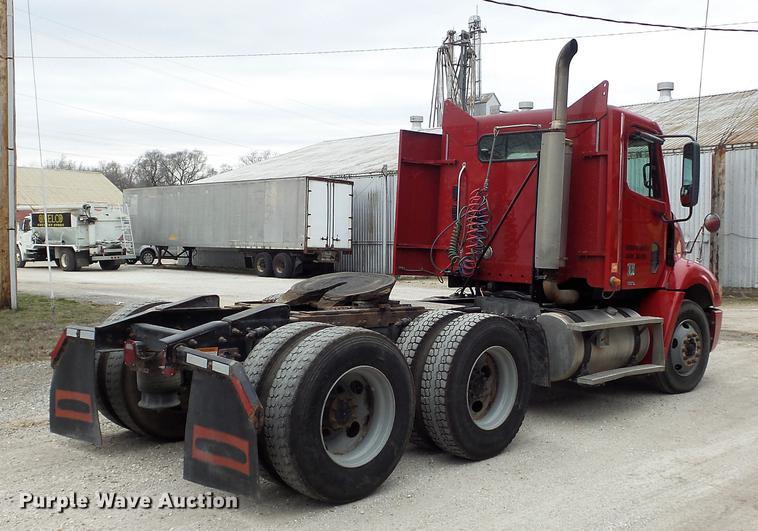 image for item DC7361 2007 Freightliner Columbia semi truck