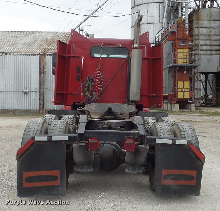 image for item DC7361 2007 Freightliner Columbia semi truck