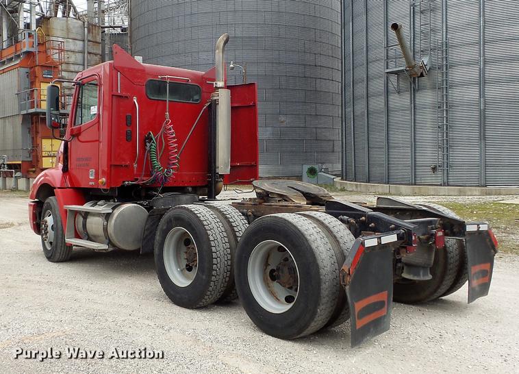 image for item DC7361 2007 Freightliner Columbia semi truck