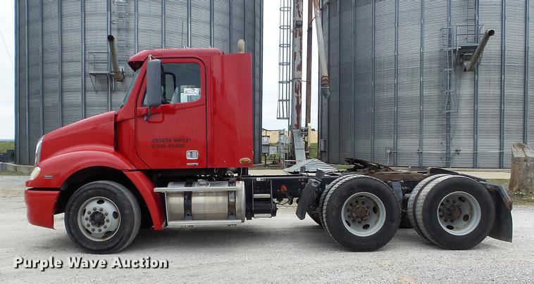 image for item DC7361 2007 Freightliner Columbia semi truck