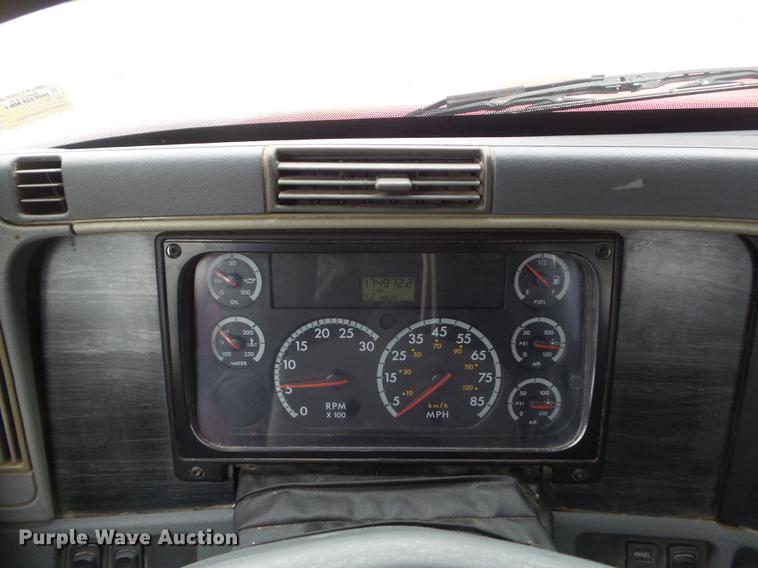 image for item DC7361 2007 Freightliner Columbia semi truck