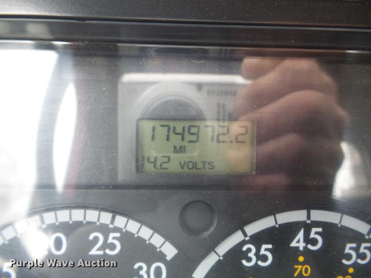 image for item DC7361 2007 Freightliner Columbia semi truck