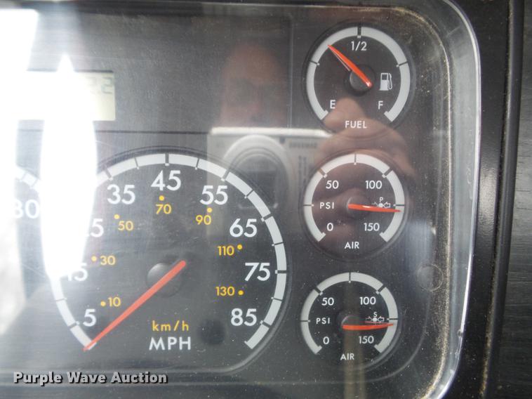 image for item DC7361 2007 Freightliner Columbia semi truck