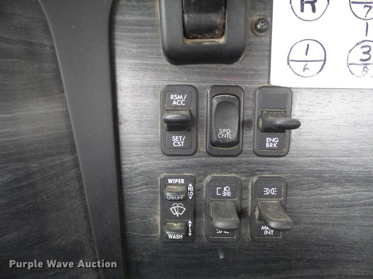 image for item DC7361 2007 Freightliner Columbia semi truck