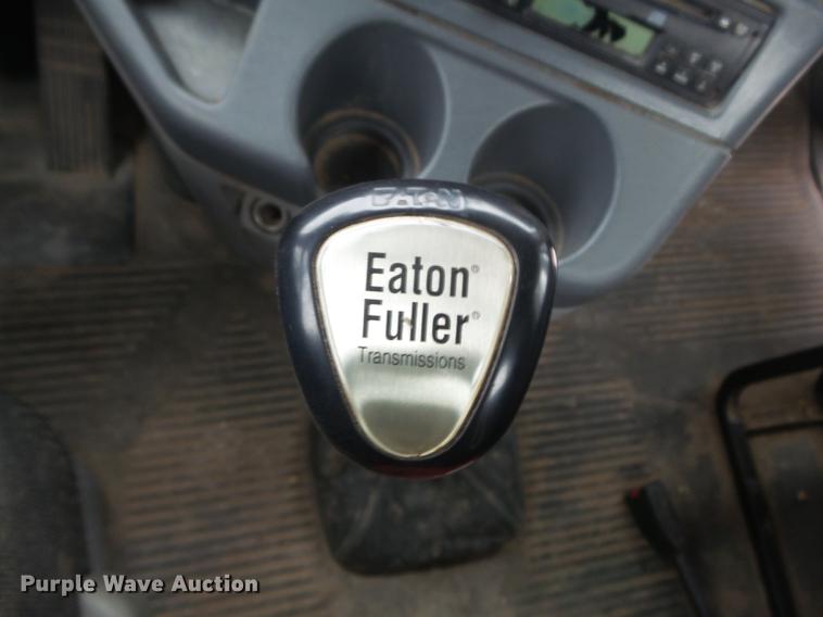 image for item DC7361 2007 Freightliner Columbia semi truck