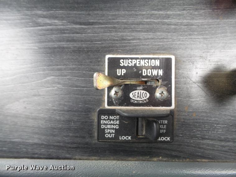 image for item DC7361 2007 Freightliner Columbia semi truck