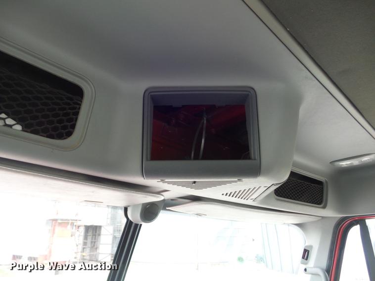 image for item DC7361 2007 Freightliner Columbia semi truck