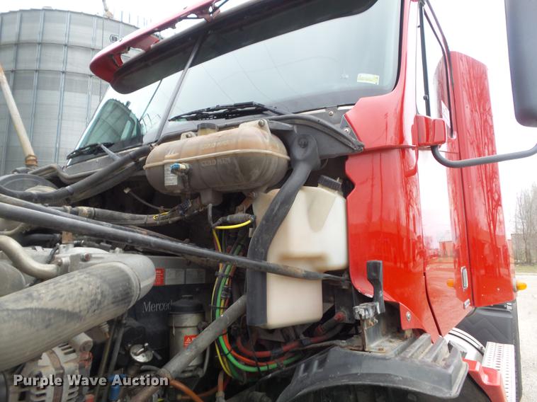 image for item DC7361 2007 Freightliner Columbia semi truck