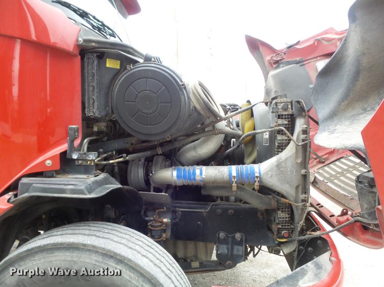 image for item DC7361 2007 Freightliner Columbia semi truck