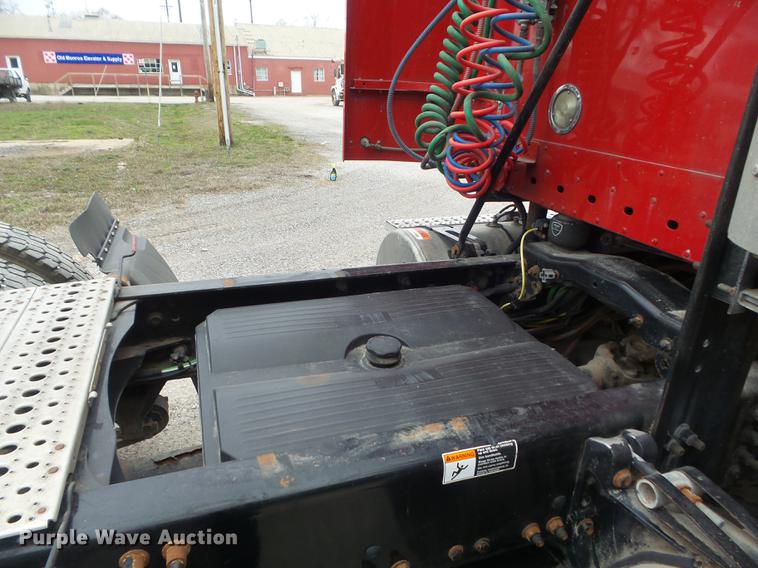 image for item DC7361 2007 Freightliner Columbia semi truck