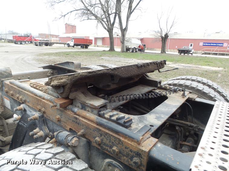 image for item DC7361 2007 Freightliner Columbia semi truck