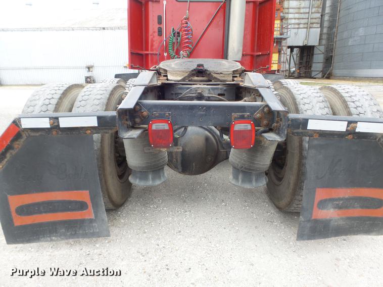 image for item DC7361 2007 Freightliner Columbia semi truck