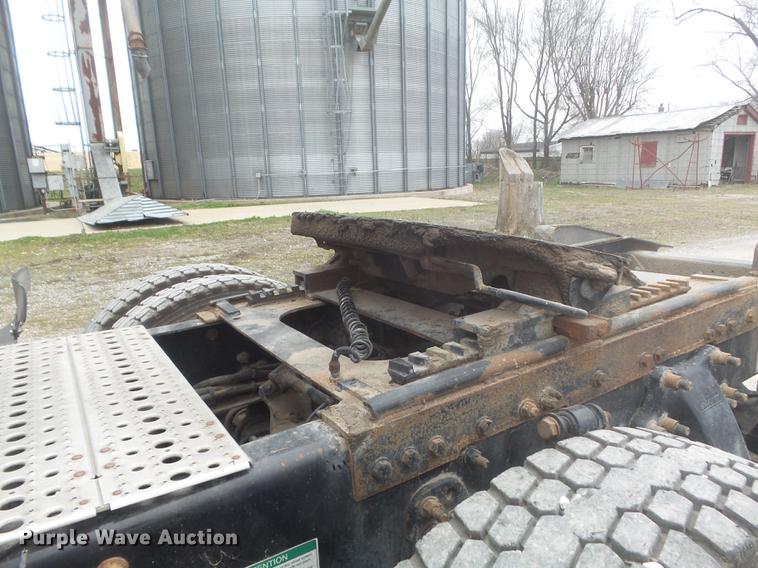 image for item DC7361 2007 Freightliner Columbia semi truck