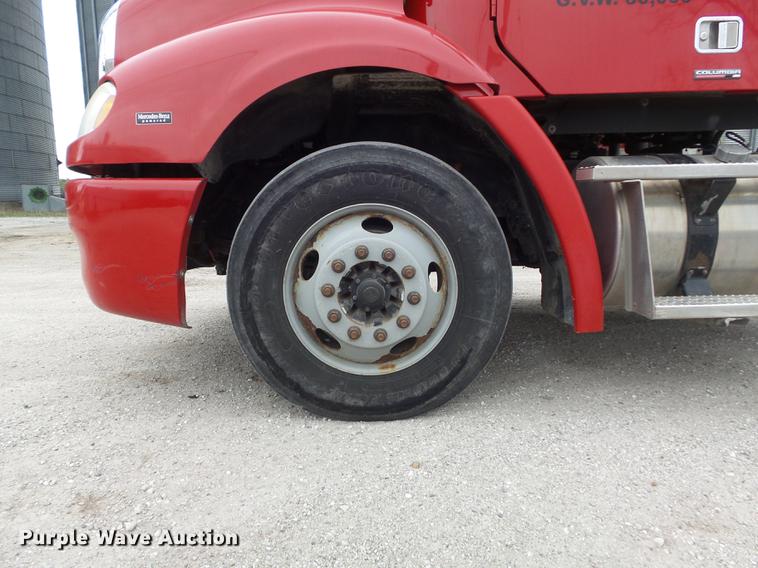 image for item DC7361 2007 Freightliner Columbia semi truck