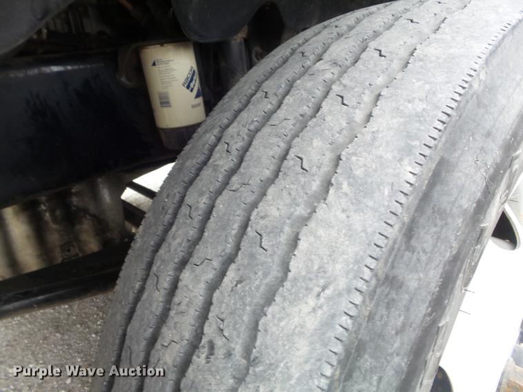 image for item DC7361 2007 Freightliner Columbia semi truck