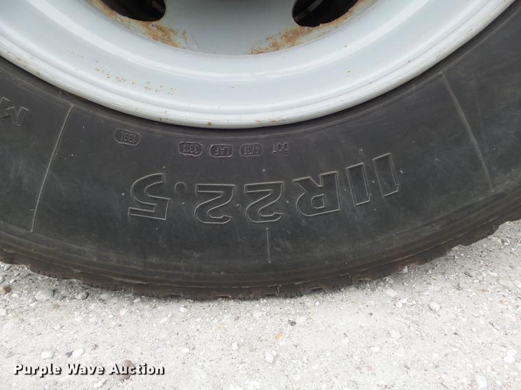 image for item DC7361 2007 Freightliner Columbia semi truck