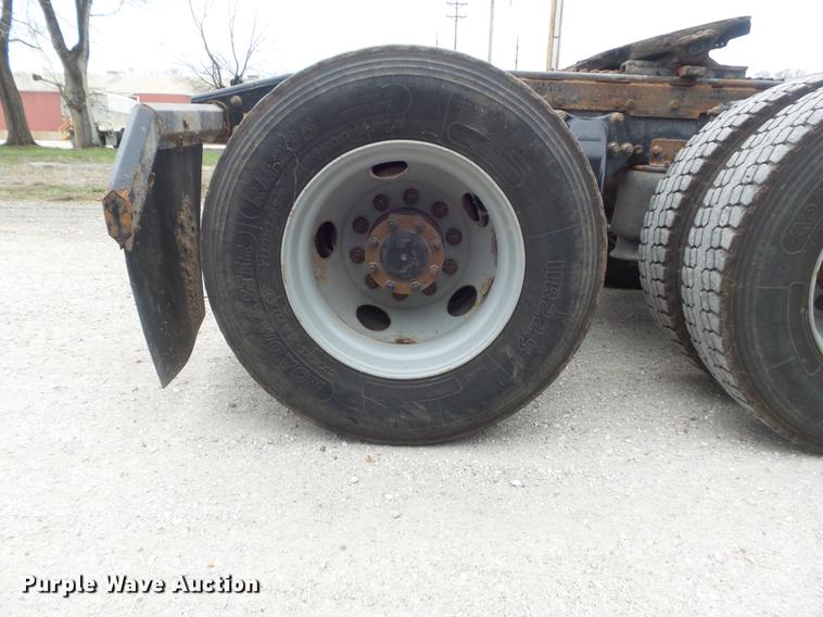 image for item DC7361 2007 Freightliner Columbia semi truck