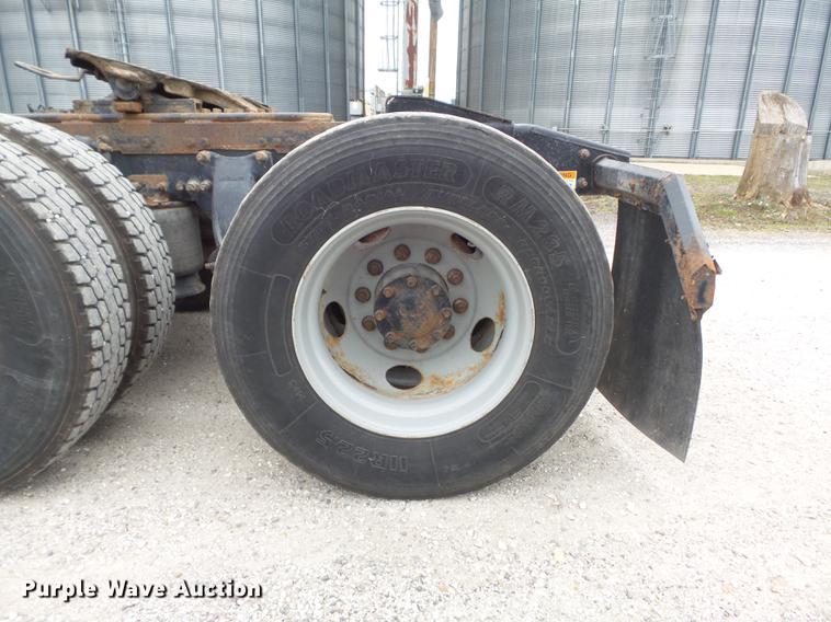 image for item DC7361 2007 Freightliner Columbia semi truck