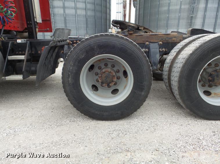 image for item DC7361 2007 Freightliner Columbia semi truck