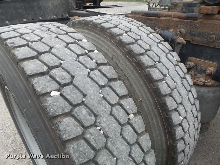 image for item DC7361 2007 Freightliner Columbia semi truck