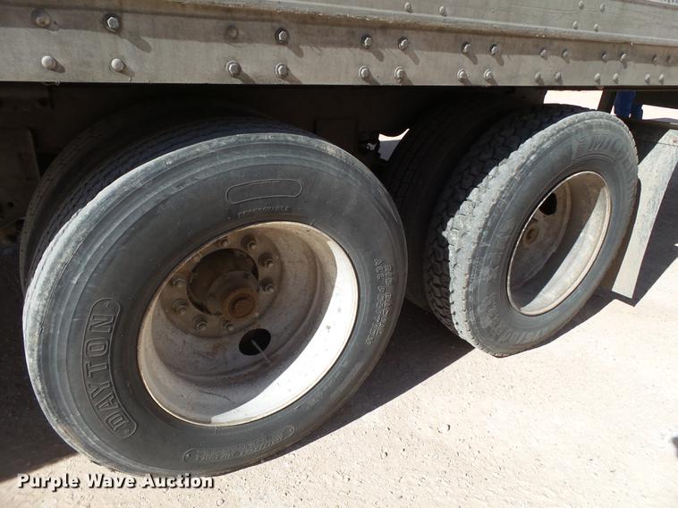 image for item DD1200 1995 Hyundai dry van trailer