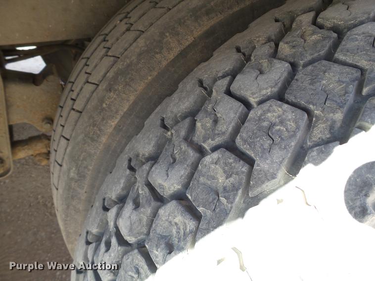 image for item DD1200 1995 Hyundai dry van trailer