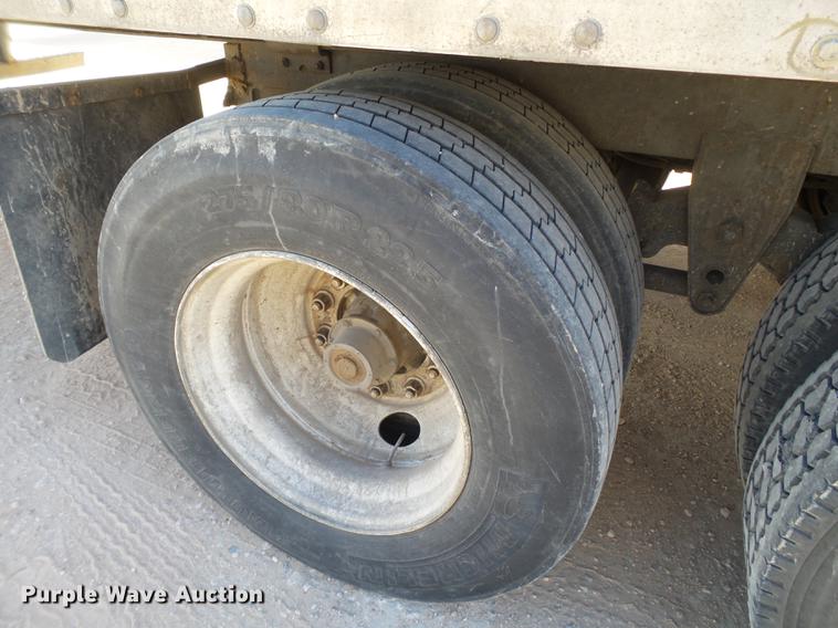 image for item DD1200 1995 Hyundai dry van trailer