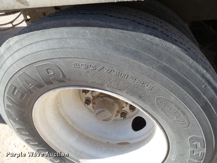 image for item DD1201 1996 Pines dry van trailer