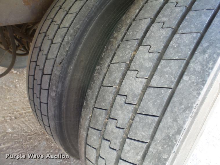 image for item DD1201 1996 Pines dry van trailer