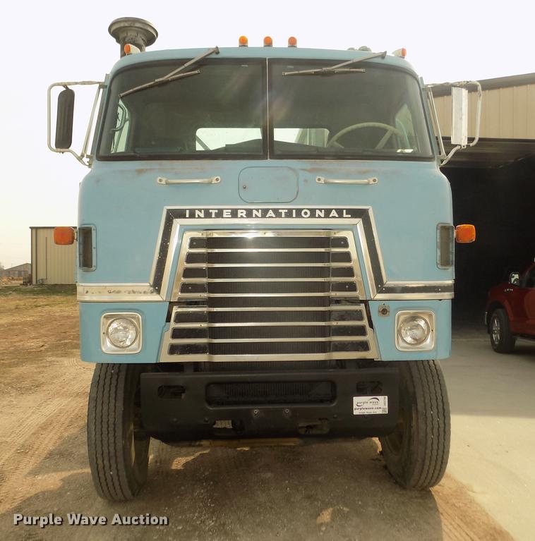 image for item DD2788 1979 International C04070B semi truck